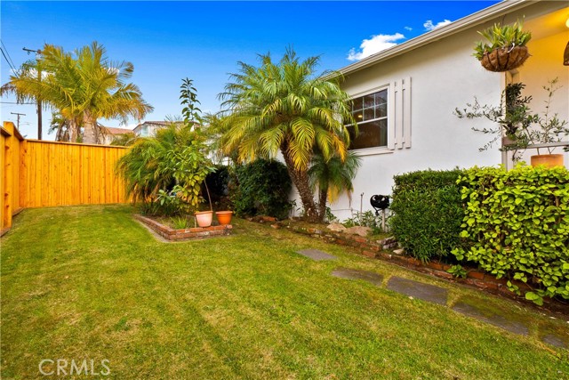 beautiful manicured landscaping