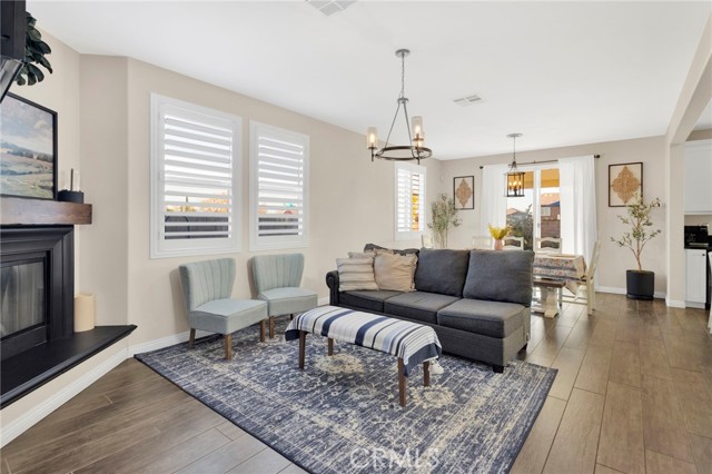 Detail Gallery Image 8 of 48 For 3925 Obsidian, San Bernardino,  CA 92407 - 4 Beds | 3 Baths