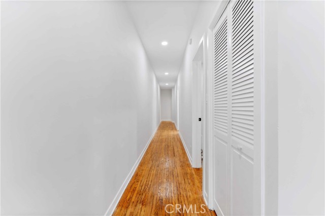 1236 S Cloverdale Avenue, Los Angeles CA: https://media.crmls.org/medias/93e1d0e5-ab72-493f-b756-874853cd1b63.jpg