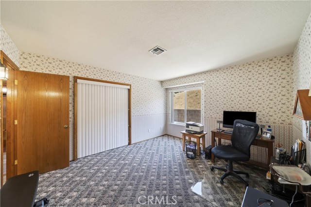 55578 Free Gold Drive, Yucca Valley CA: https://media.crmls.org/medias/93e24343-abdb-4c02-9d88-53bd30895005.jpg