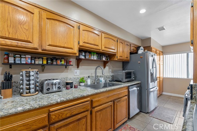 Detail Gallery Image 15 of 44 For 2011 W Katella, Anaheim,  CA 92804 - 4 Beds | 2 Baths