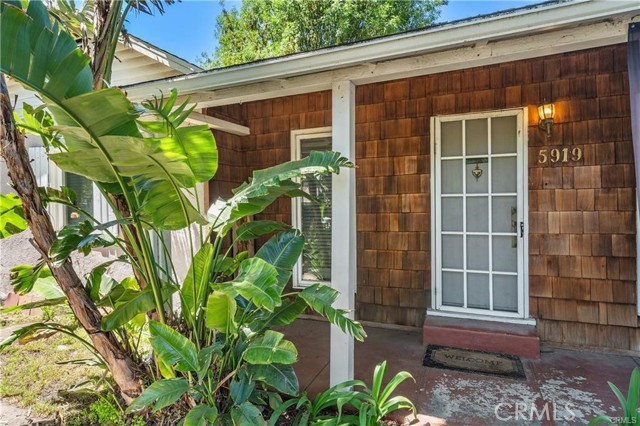 5919 - 5921 Cantaloupe Avenue, Valley Glen CA: https://media.crmls.org/medias/93e2e0d1-ddd5-49c2-b0c8-0a74f8eb7c7a.jpg