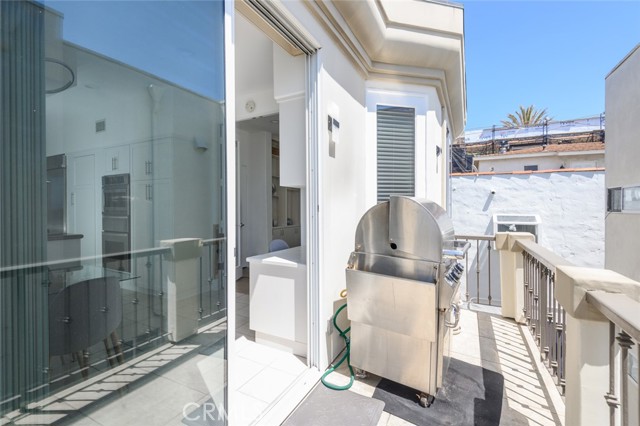 Detail Gallery Image 36 of 53 For 216 23rd St, Manhattan Beach,  CA 90266 - 4 Beds | 3 Baths