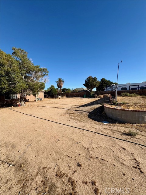 11516 11516 Oakwood Avenue, Hesperia CA: https://media.crmls.org/medias/93e3179f-8832-439d-a67a-a683f1c83747.jpg