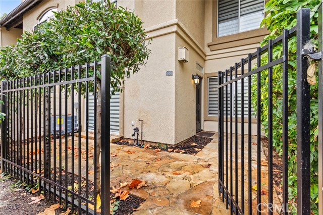 Detail Gallery Image 2 of 45 For 38 Veneto Ln, Aliso Viejo,  CA 92656 - 3 Beds | 2/1 Baths