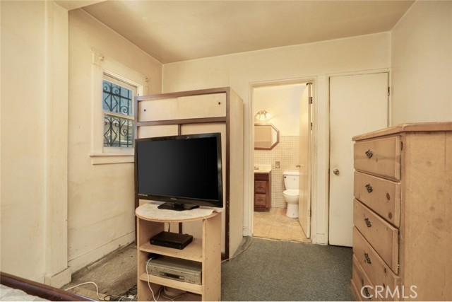 632 E 87th, Los Angeles CA: https://media.crmls.org/medias/93e347d4-9e00-46ef-9707-64d7045f892f.jpg