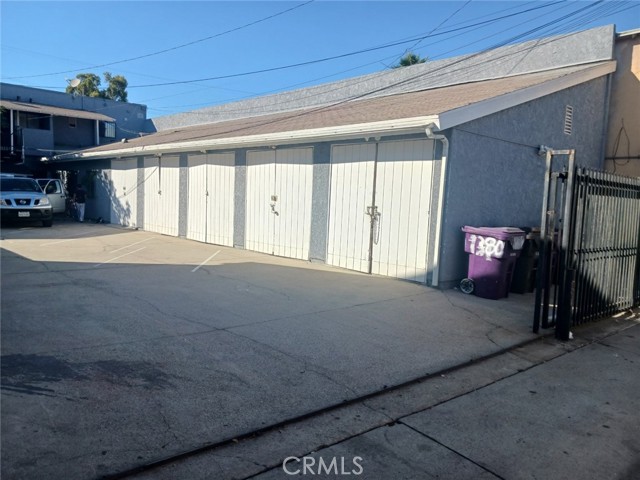 garages & driveway