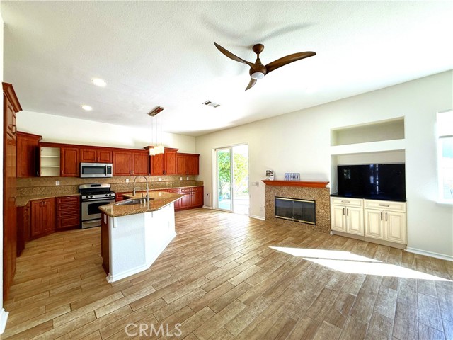 Detail Gallery Image 8 of 32 For 2515 Sweet Rain, Corona,  CA 92881 - 5 Beds | 3 Baths