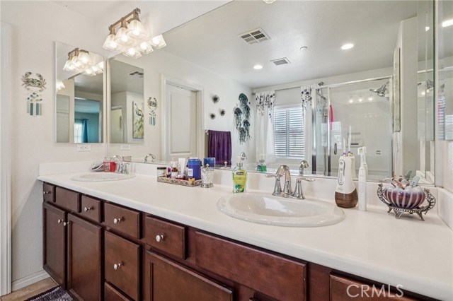 6562 Crescendo Court, Eastvale CA: https://media.crmls.org/medias/93e458ad-699f-4c21-b07d-d619dc4f22ed.jpg