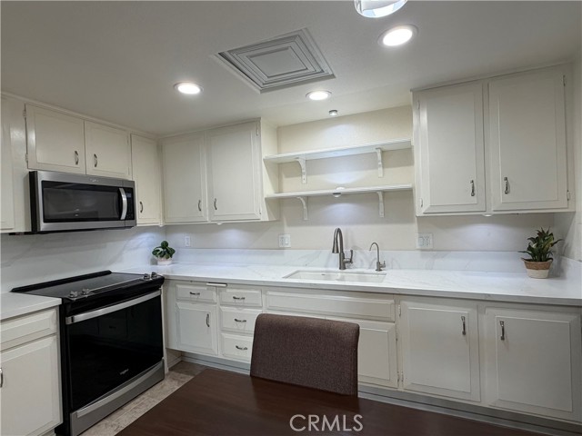 13171 St. Andrews Drive, Seal Beach CA: https://media.crmls.org/medias/93e51a14-b8cc-425e-a0b3-cc8d23a5d404.jpg