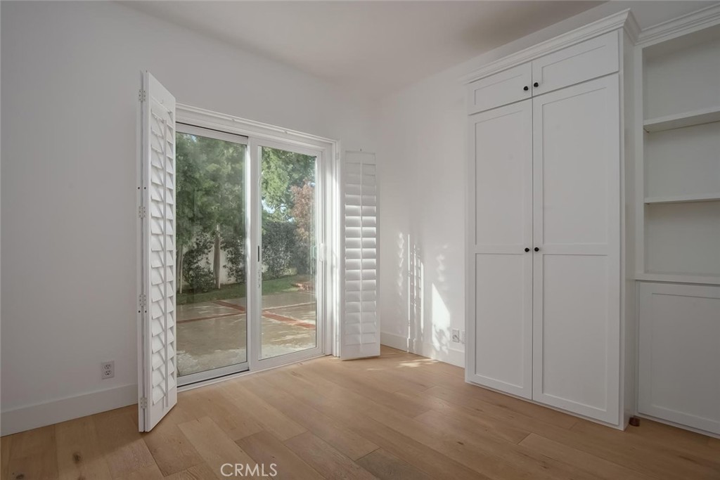 https://media.crmls.org/medias/93e55bf5-3268-43e5-a27e-18be6ad06a49.jpg?preset=X-Large