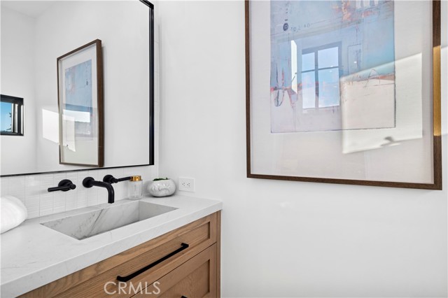 Detail Gallery Image 18 of 21 For 605 1/2 Carnation, Corona Del Mar,  CA 92625 - 2 Beds | 2/1 Baths