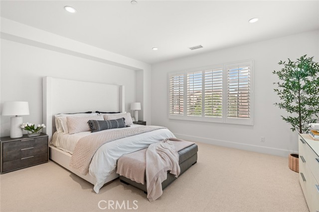 117 Andirons, Irvine CA: https://media.crmls.org/medias/93e64575-fa18-4e21-8cb1-31a2d5fa50d5.jpg