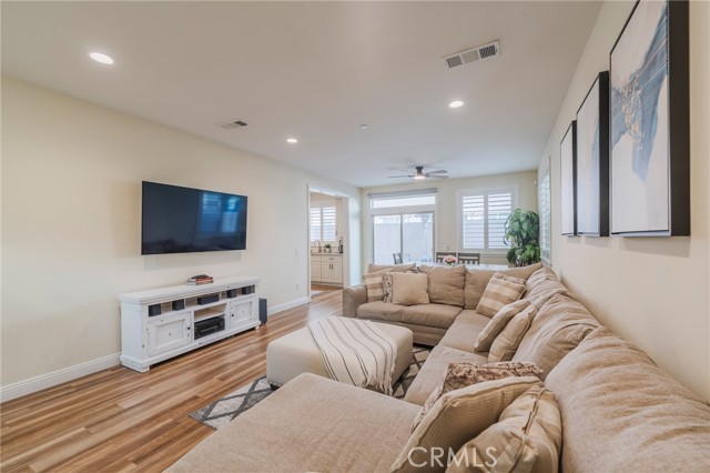 Detail Gallery Image 2 of 25 For 14944 Texaco, Paramount,  CA 90723 - 3 Beds | 2/1 Baths