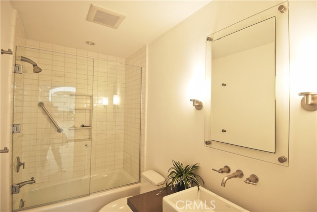 28 Fairway Drive, Manhattan Beach CA: https://media.crmls.org/medias/93e6f911-3cad-4a13-a09a-4a532a146bd5.jpg