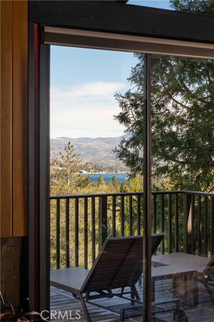 Detail Gallery Image 6 of 27 For 287 Grizzly, Lake Arrowhead,  CA 92352 - 3 Beds | 2/1 Baths