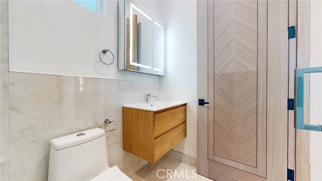Image 65 of 75 For 421 Catalina Street