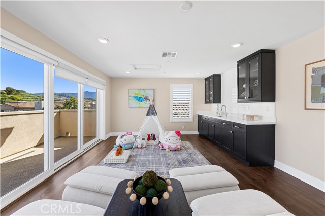 Detail Gallery Image 38 of 60 For 91 Pelican, Irvine,  CA 92618 - 4 Beds | 4/1 Baths