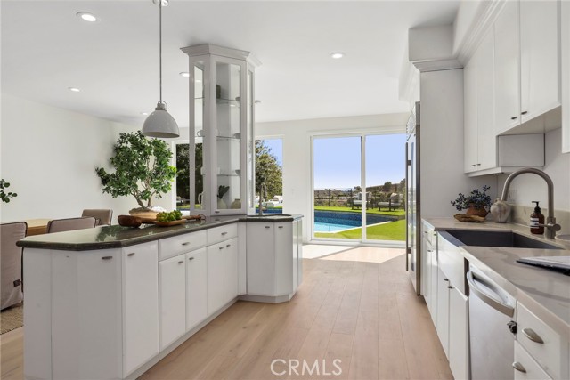 4406 Medley Place, Encino CA: https://media.crmls.org/medias/93e84a71-76f7-47d4-ab6a-e99091791e6a.jpg