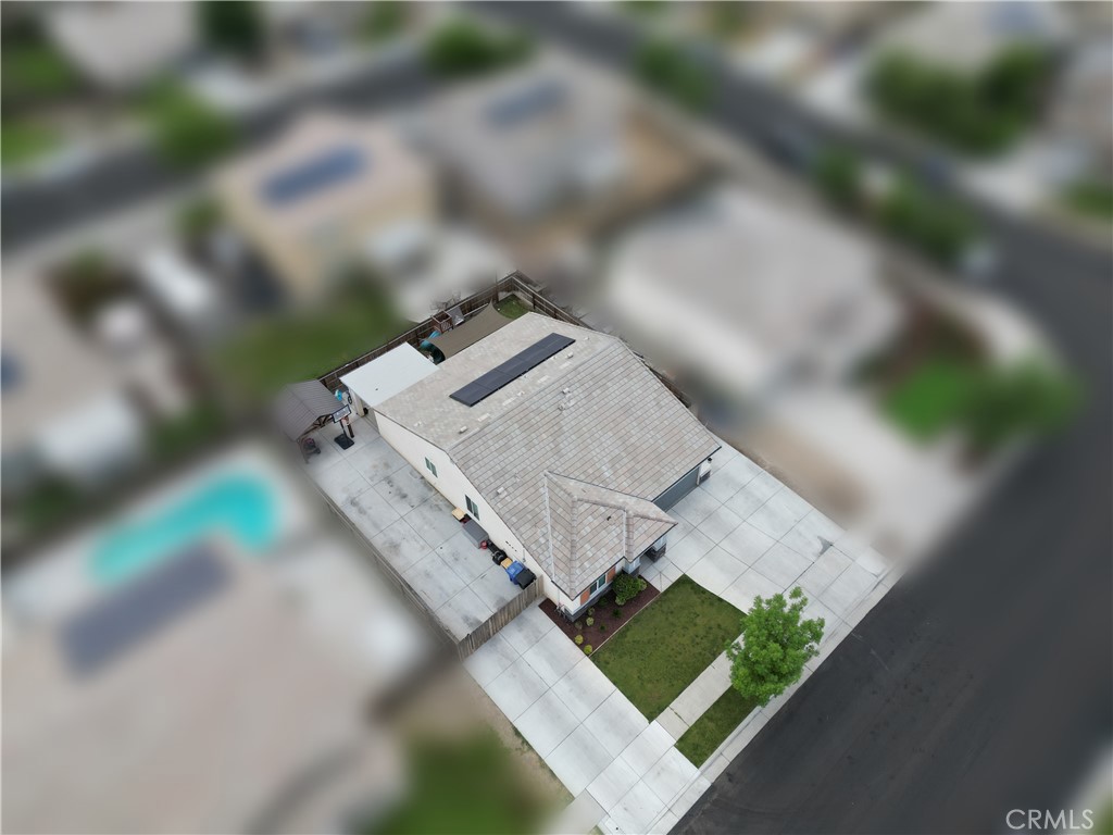 https://media.crmls.org/medias/93e90319-655c-4814-8f28-43ad7d578ee0.jpg?preset=X-Large