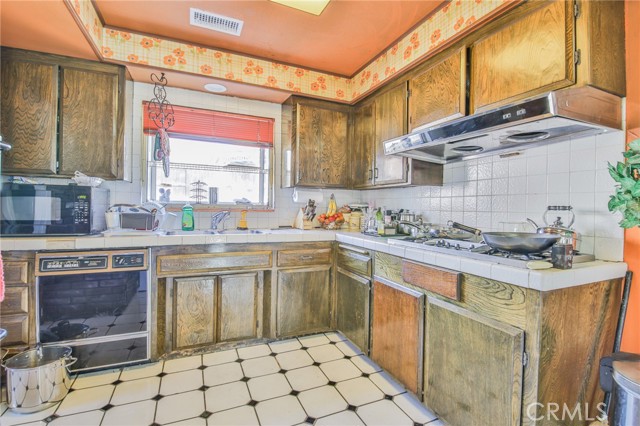 Detail Gallery Image 11 of 36 For 1315 Hillside, Pomona,  CA 91768 - 3 Beds | 2 Baths