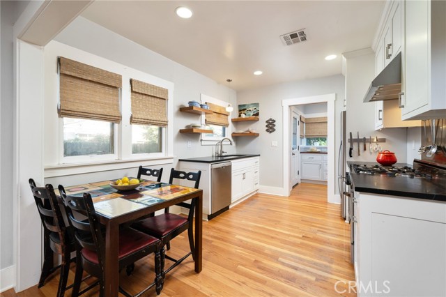 Detail Gallery Image 6 of 46 For 330 W 6th St, Claremont,  CA 91711 - 2 Beds | 1 Baths