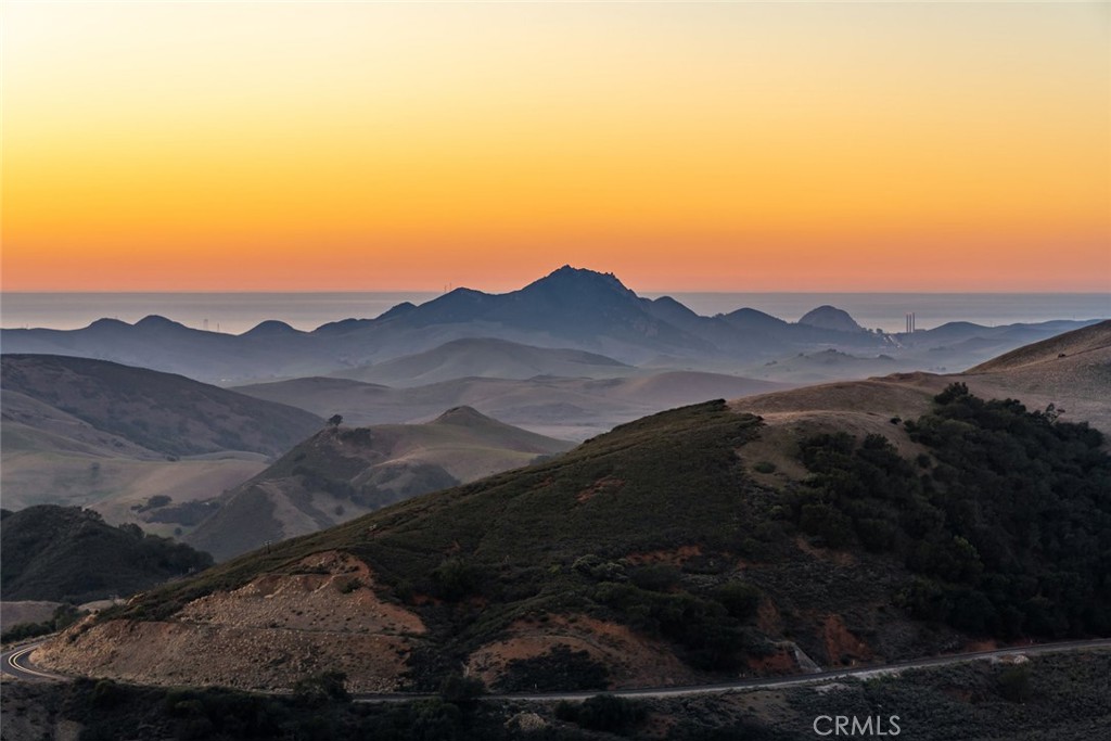 https://media.crmls.org/medias/93e973c8-067d-4572-9745-0372e0c50fc4.jpg?preset=X-Large