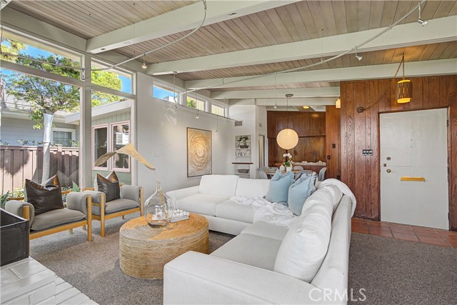 Detail Gallery Image 3 of 45 For 201 Avenue G, Redondo Beach,  CA 90277 - 4 Beds | 3 Baths