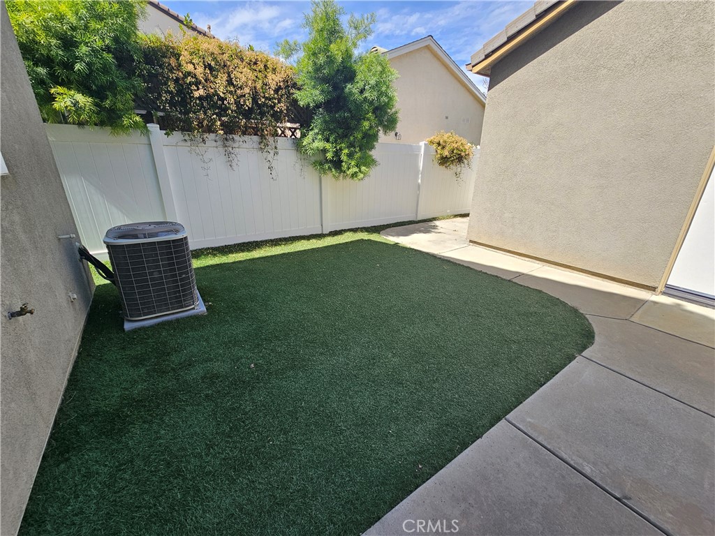 https://media.crmls.org/medias/93ea0c68-f007-49aa-95ee-61eb6efbb65f.jpg?preset=X-Large