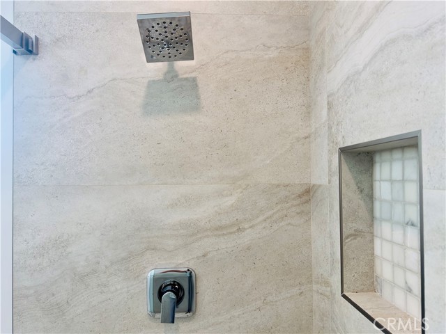 17522 Lemay Street, Lake Balboa CA: https://media.crmls.org/medias/93ea291b-cda6-4327-a0a5-1439bd0c0a61.jpg