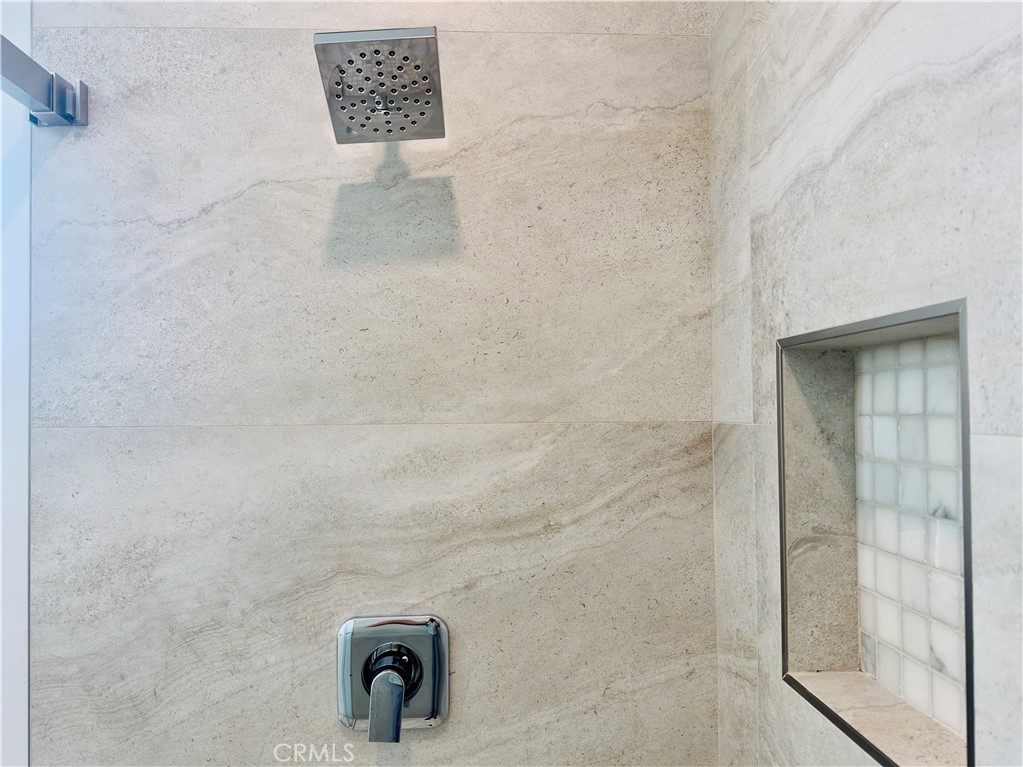 https://media.crmls.org/medias/93ea291b-cda6-4327-a0a5-1439bd0c0a61.jpg?preset=X-Large