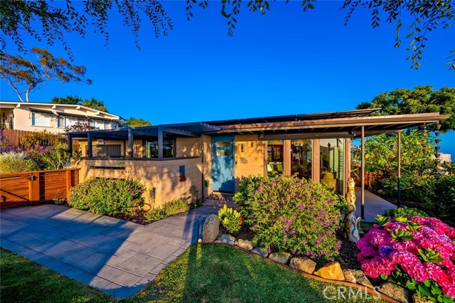1687 Temple Hills Drive, Laguna Beach CA: https://media.crmls.org/medias/93ea2948-7da9-439a-b8cc-141e17e57c8a.jpg