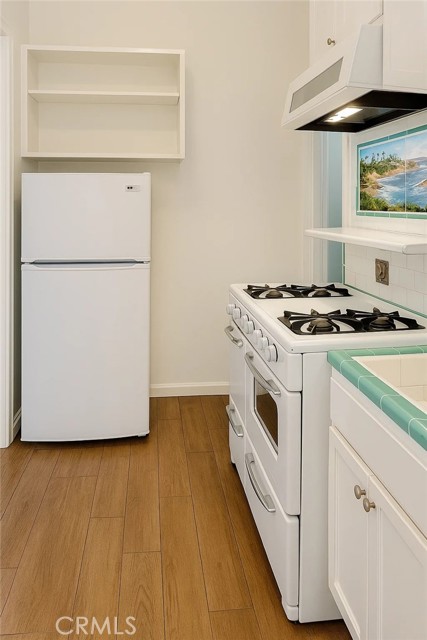 370 Loma Terrace, Laguna Beach CA: https://media.crmls.org/medias/93ea6246-3527-4772-a113-bf138acaf907.jpg