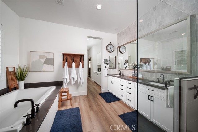17042 Meteor Way, Riverside CA: https://media.crmls.org/medias/93ea92e4-e5f1-41d1-bbbd-62a68a4551c3.jpg