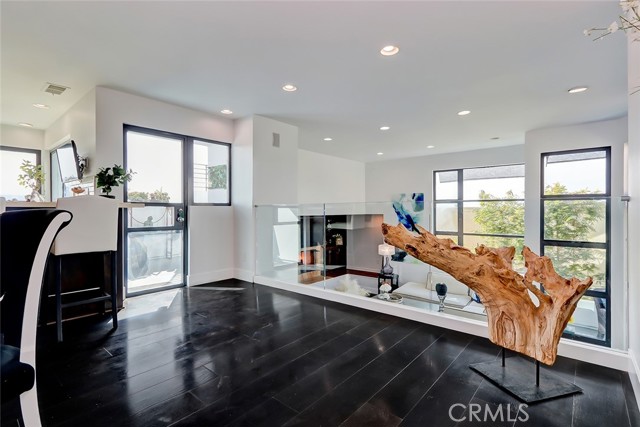 1045 Manhattan Avenue, Hermosa Beach, California 90254, 4 Bedrooms Bedrooms, ,3 BathroomsBathrooms,Residential,Sold,Manhattan,SB22241528