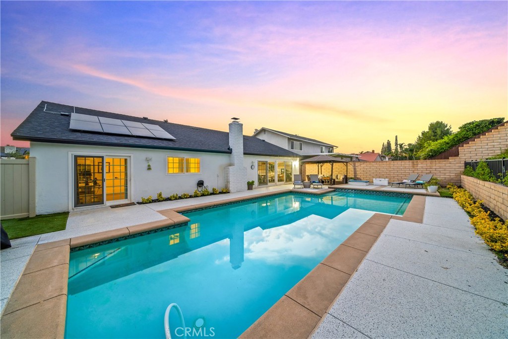 https://media.crmls.org/medias/93eb05bc-f080-471d-8061-dfa89b3e56ae.jpg?preset=X-Large