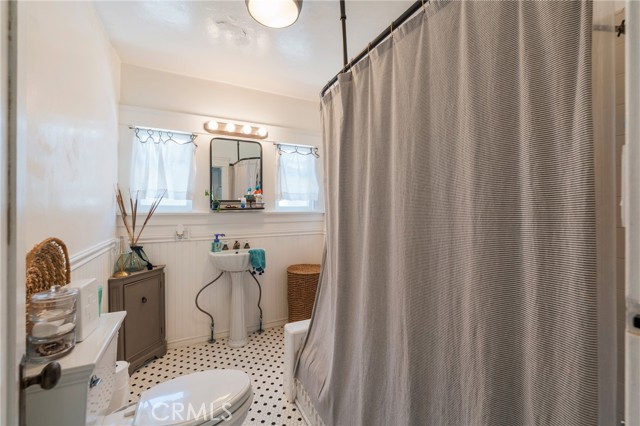 1120 W Chestnut Street, Anaheim CA: https://media.crmls.org/medias/93eda6db-4254-4a4c-85e4-fd32bf3dccad.jpg