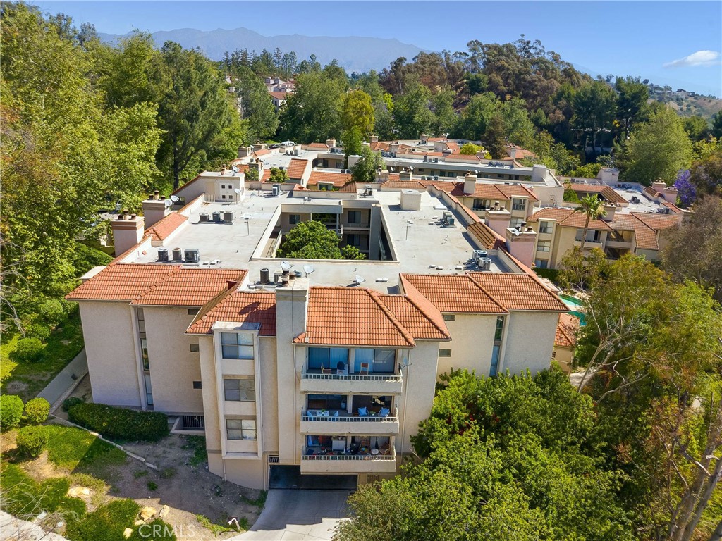 https://media.crmls.org/medias/93ef37c6-bf42-4c16-a003-daab10c64385.jpg?preset=X-Large