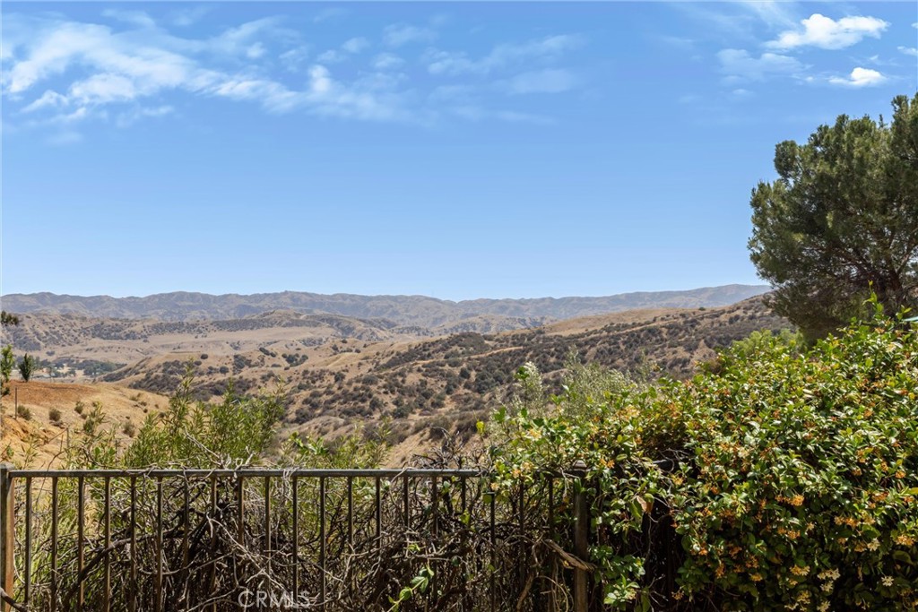 https://media.crmls.org/medias/93f03836-6874-4e51-b66c-2bd30c3e85ff.jpg?preset=X-Large