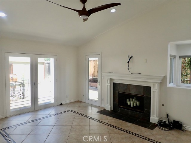4355 Oak Glen Street, Calabasas CA: https://media.crmls.org/medias/93f09caa-b8d5-4434-a846-f46c03d8ead6.jpg