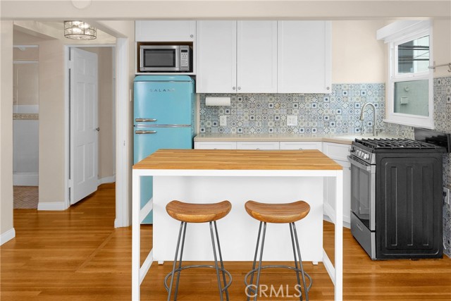 220 Cliff Drive, Laguna Beach CA: https://media.crmls.org/medias/93f0bfae-88c7-4634-8f97-e8d5da70c36f.jpg