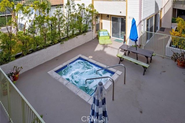 645 Chestnut Avenue, Long Beach CA: https://media.crmls.org/medias/93f2a242-1333-4701-b57e-5a1fe20902aa.jpg
