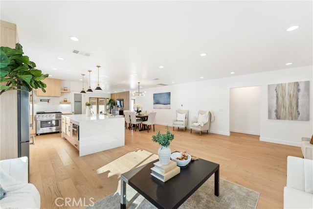 3945 S Norton Avenue, Los Angeles CA: https://media.crmls.org/medias/93f2e130-fdf0-4467-a9b8-c4856efe7779.jpg