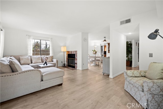 Detail Gallery Image 3 of 13 For 1029 S Reservoir St, Pomona,  CA 91766 - 3 Beds | 3 Baths