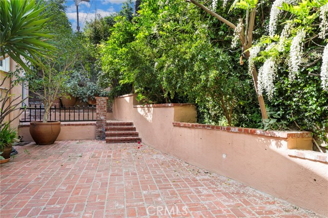 Detail Gallery Image 35 of 45 For 3250 Velma Dr, Los Angeles,  CA 90068 - 3 Beds | 2 Baths