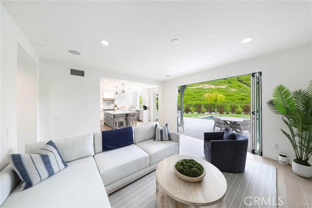 Detail Gallery Image 4 of 8 For 32 Bargemon, Newport Coast,  CA 92657 - 4 Beds | 4/1 Baths
