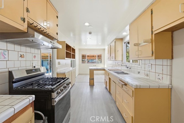 Detail Gallery Image 9 of 31 For 9147 Haddon, Sun Valley,  CA 91352 - 3 Beds | 2 Baths