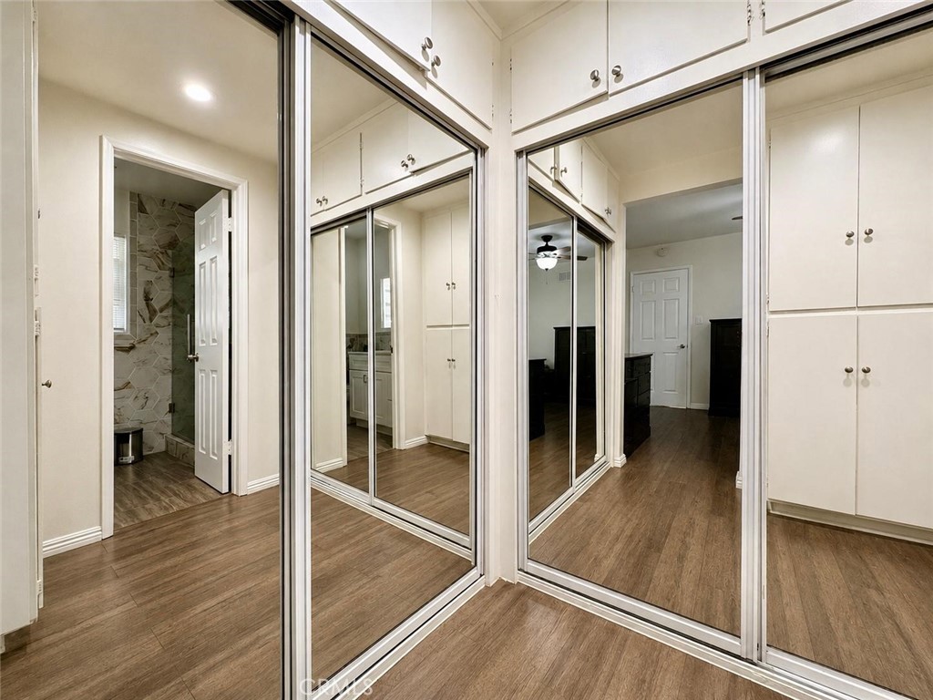 https://media.crmls.org/medias/93f4e123-cd68-469f-84ba-fb03d1defc87.jpg?preset=X-Large