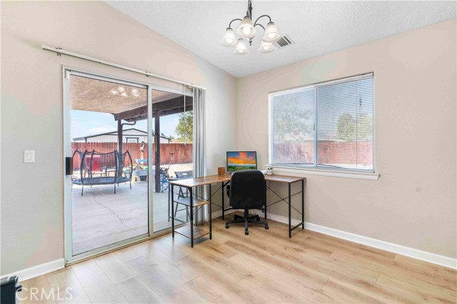 Detail Gallery Image 14 of 39 For 15189 Tonikan, Apple Valley,  CA 92307 - 3 Beds | 2 Baths