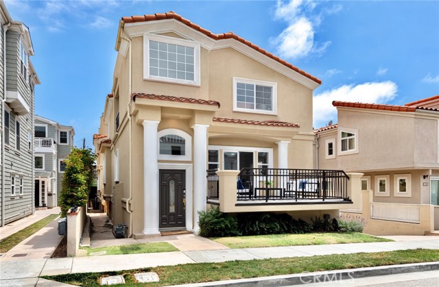 Detail Gallery Image 69 of 75 For 1042 7th St, Hermosa Beach,  CA 90254 - 4 Beds | 3/1 Baths